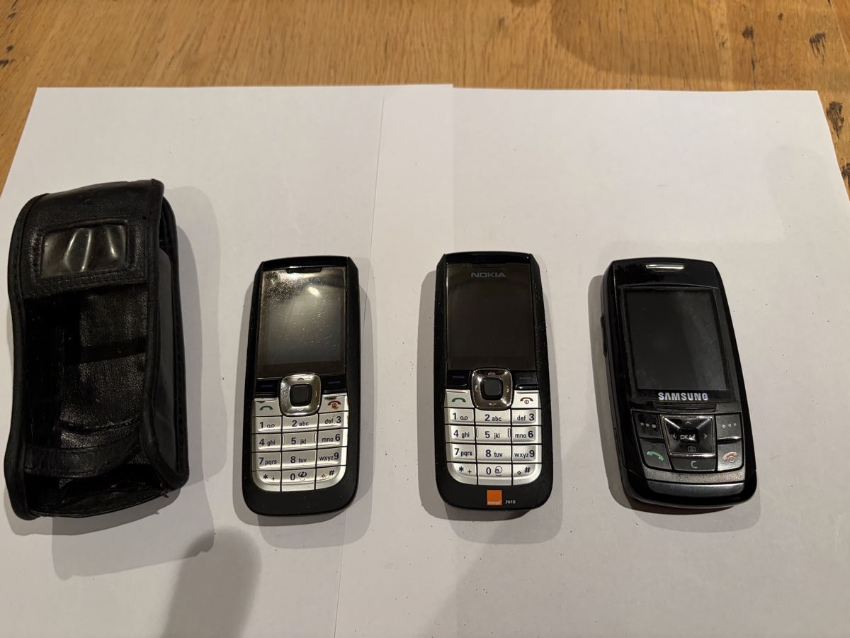 Telefoni cellulari / Smartphones: Natel 3 pièces  – Usato da Echallens venduto da JAR69