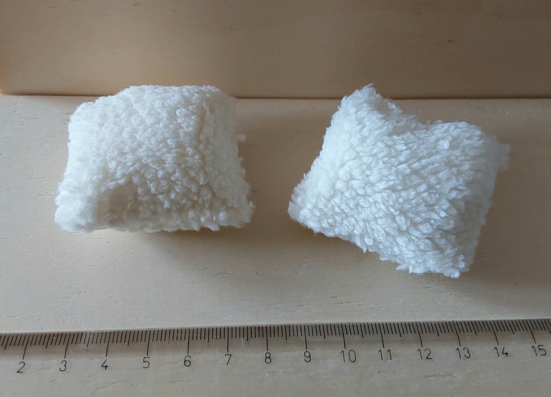 Case e mobili per bambole: 2 x KISSEN.....1:12 – Usato da Adlikon b. Regensdorf venduto da Mara10