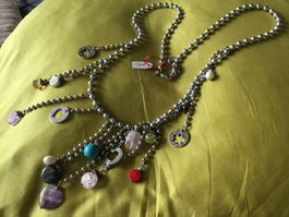 Long collier métal argenté avec pierres