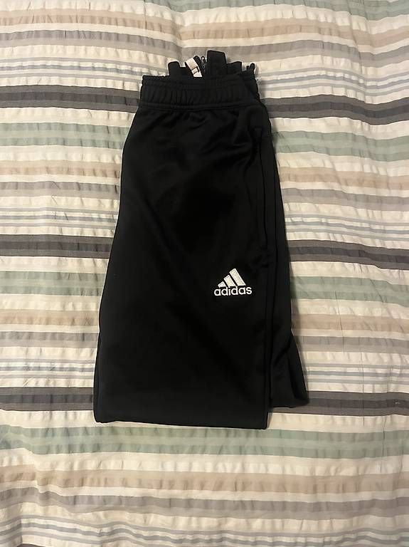 Pantaloni: Training Adidas  – Usato da Chavannes-Renens venduto da luc_52p8