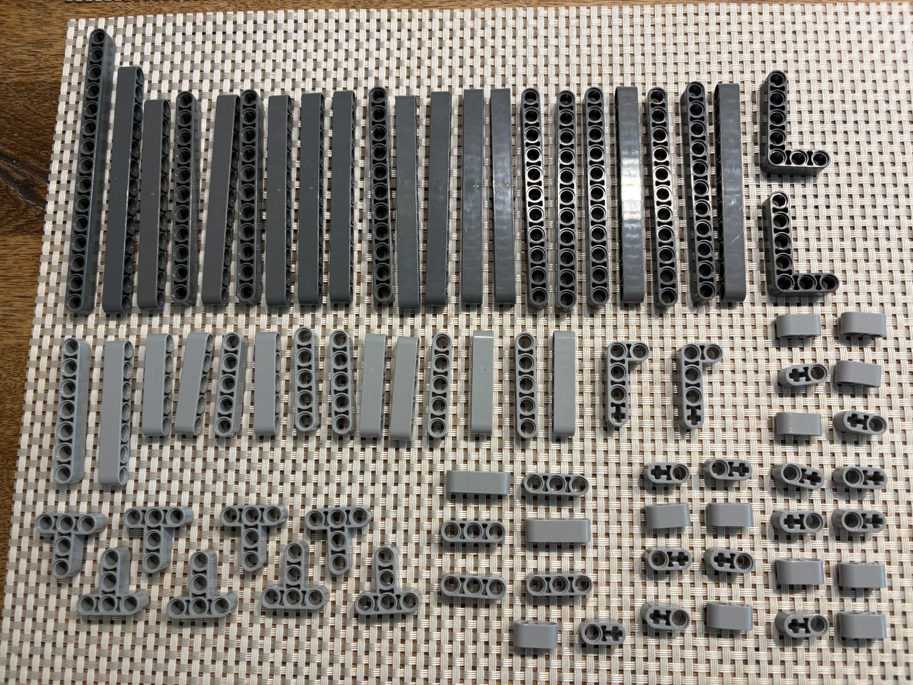 Lego Kit di costruzioni: Lego Technik 8110 graue runde Lochbalken – Usato da Buochs venduto da Techtelmechtel