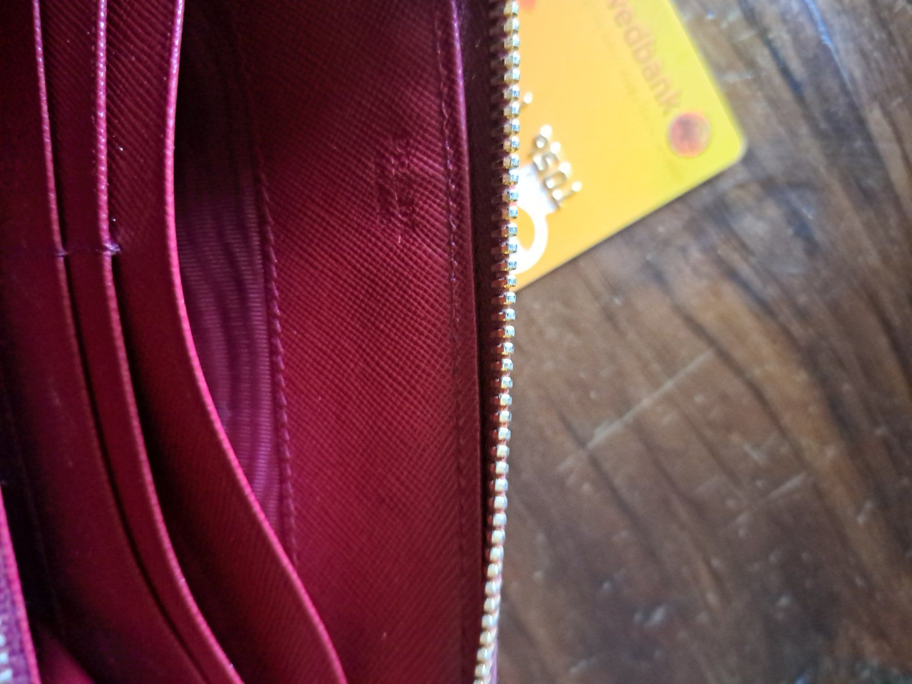 Prada Portemonnaies: Portafoglio Prada rosso originale – D'occasion à Meyrin par sensolic 1