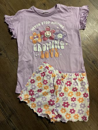 Schönes Pyjama Gr. 158/164, Neu
