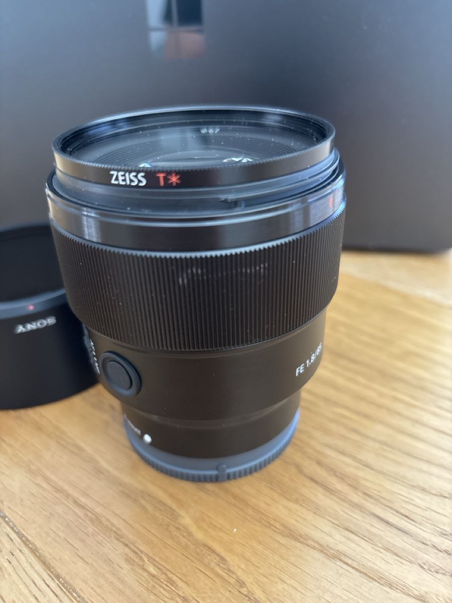 Sony Obiettivi: Sony FE 1.8/85 Objektiv inkl. UV Filter – Usato da Luzern venduto da Macro7 1
