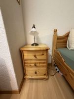 Nachttisch Kiefer massiv, guter Zustand