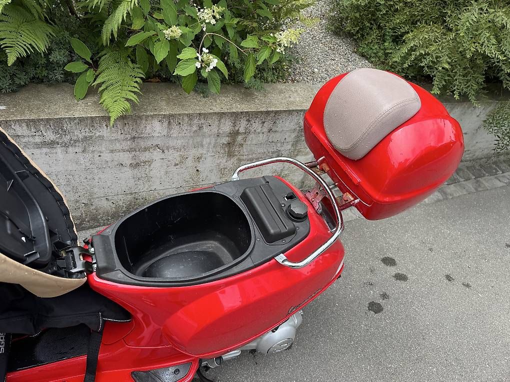 Scooter: Piggio Vespa LX 125 – Usato da Zürich venduto da Baracck 2