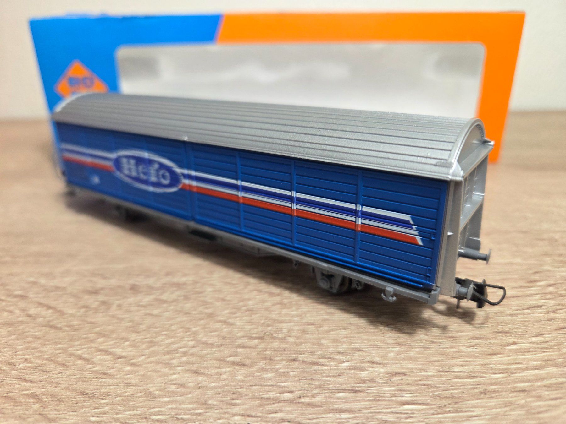 Roco Modellini di ferrovie: Roco 4341B Güterwagen Hero SBB H0 – Nuovo e nell'imballaggio originale da St-Aubin-Sauges venduto da Lo_Go 3