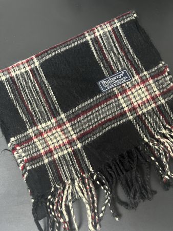 Écharpe Burberry laine tartan noir gris rouge