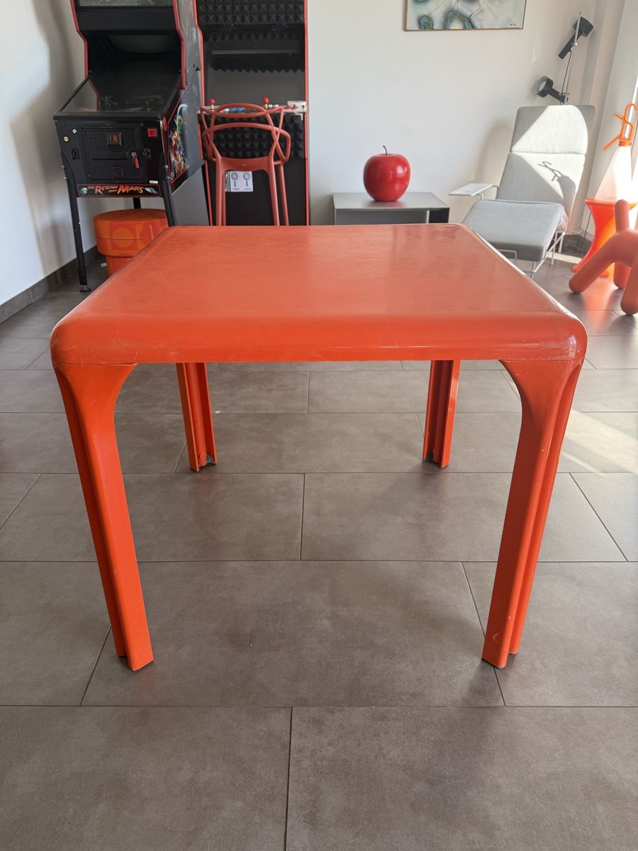 Tavoli: Table STADIO 80 Vico magistretti – Usato da Cormondrèche venduto da Mobilier.Design 1