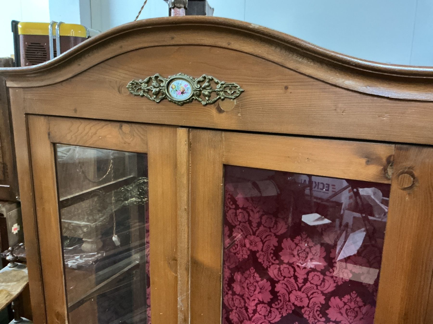 Vitrinen: Antike Vitrine – Gebraucht aus Bern von vielerart 1