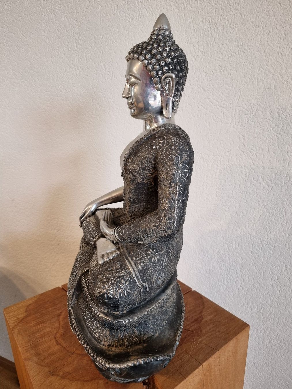 Skulpturen & Statuen: Silberfarbene Buddha-Figur, Meditation sitzend – Neu (gemäss Beschreibung) aus Liestal von Spider_124 2