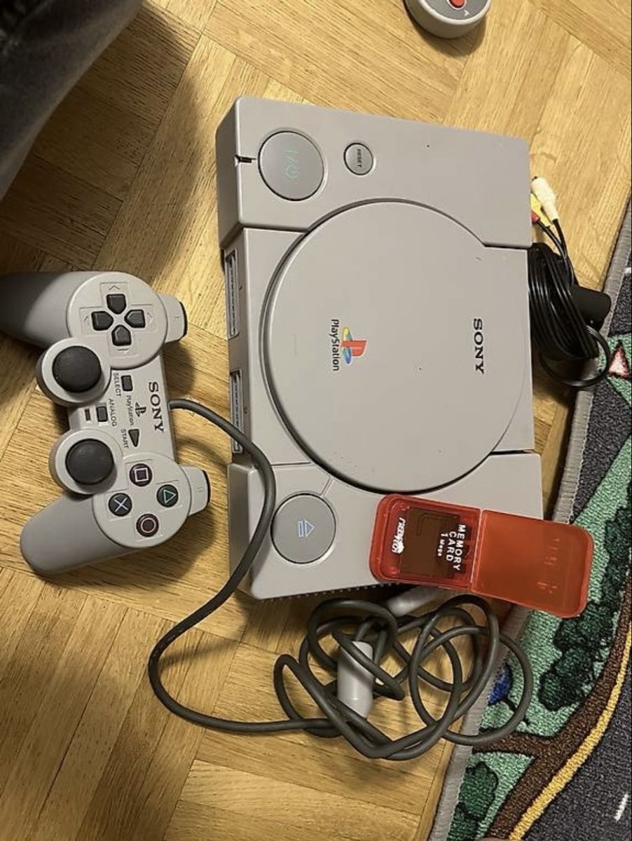 Nintendo Console: Original Sony Playstation 1 mit Controller und Memory Card – Usato da binningen venduto da Valon4102