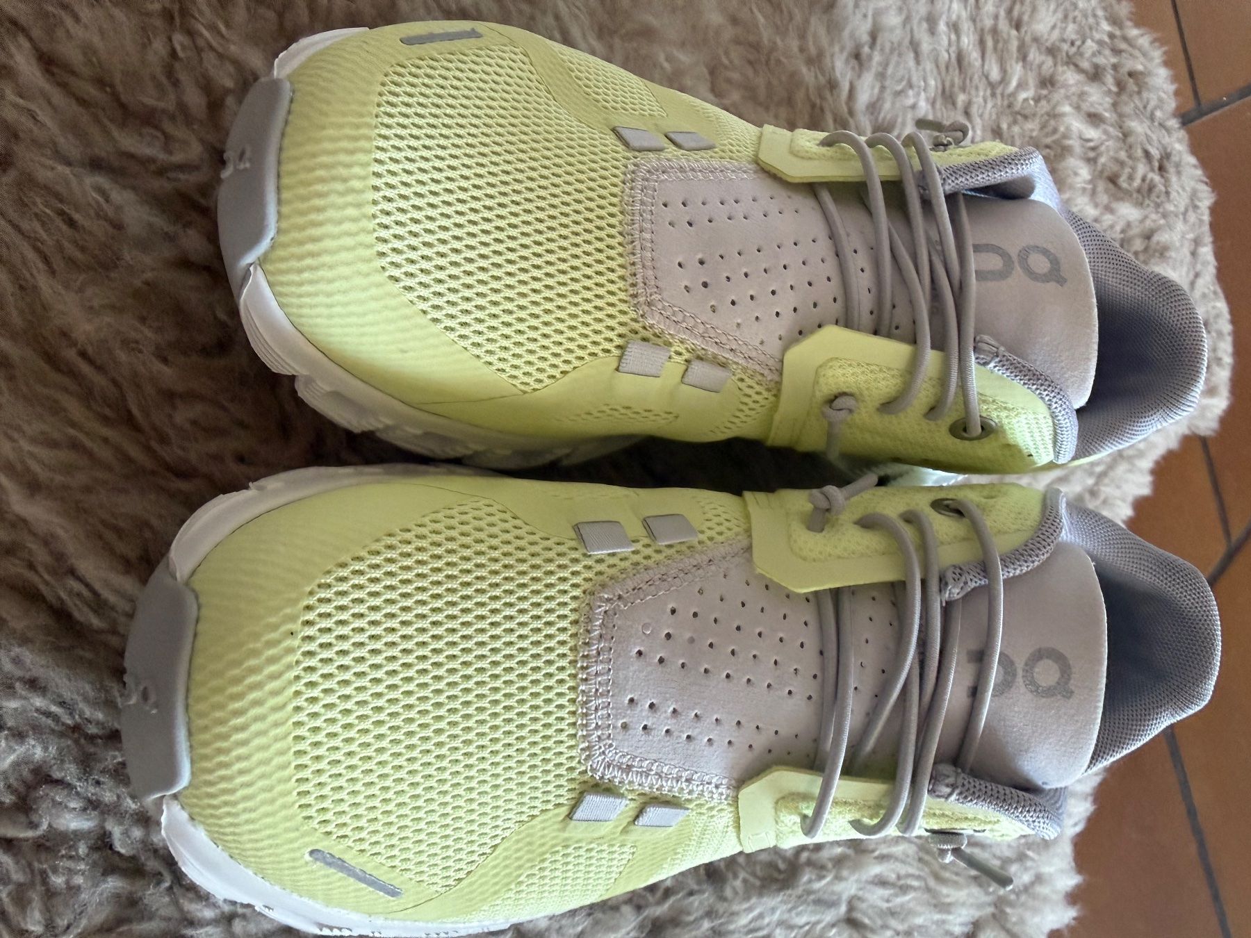 On Scarpe da donna: On Cloud Laufschuhe Sportschule – Nuovo (secondo la descrizione) da Oberglatt ZH venduto da Hero1512