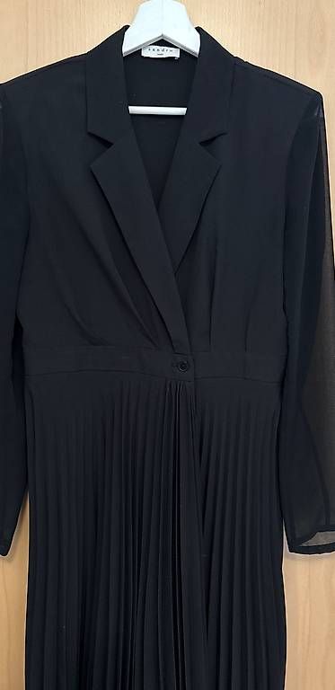 Sandro Vestiti: Sandro Kleid schwarz FR38 wie Neu – Nuovo (secondo la descrizione) da Luzern venduto da One0911 2