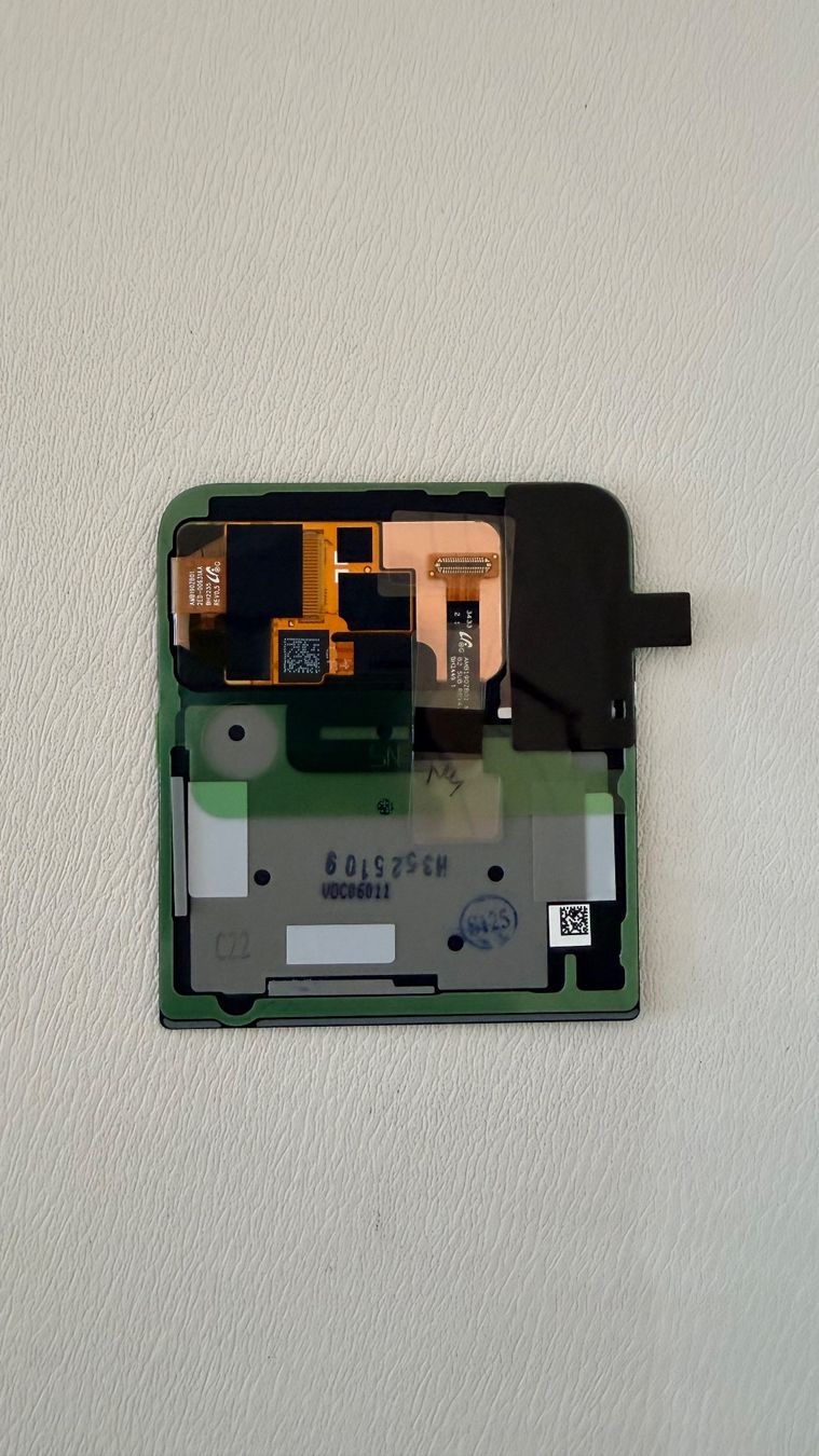Monitor: Original Samsung Z Flip4 Display Backover – Nuovo e nell'imballaggio originale da Birmensdorf ZH venduto da aleforyou1982