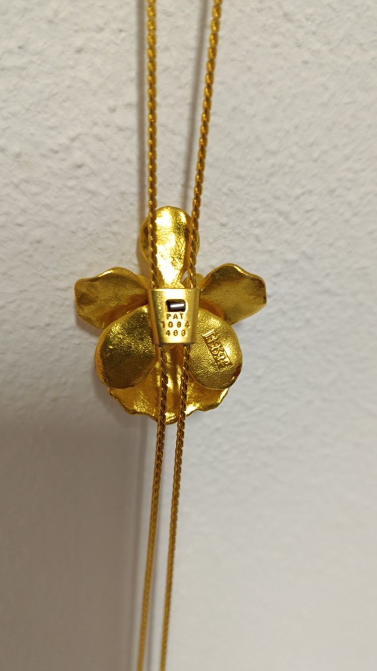 Catenine: COLLIER MOTIF ORCHIDEE (plaqué or) – Nuovo e nell'imballaggio originale da Sion venduto da andreina52 1