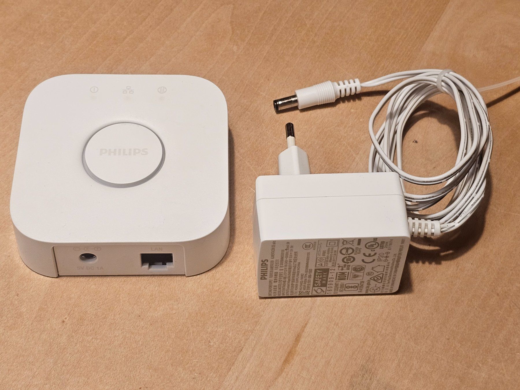 Philips Hub & Switch: Philips Hue Bridge 2.1, mit Netzteil, weiss – Usato da Pfäffikon ZH venduto da Gugus60 1