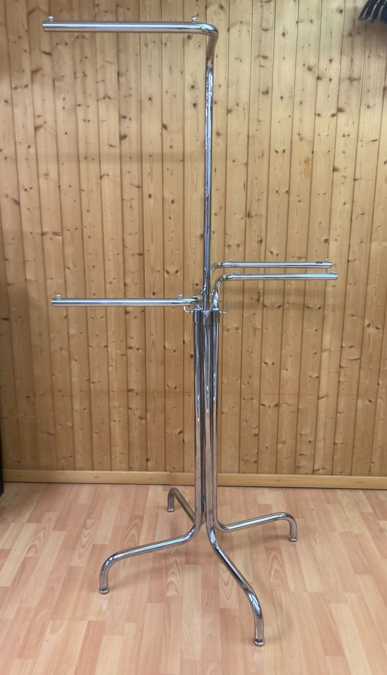 Porte manteau: Kleiderständer 4-Arm, Chromstahl – D'occasion à Langnau i. E. par flexibus77 1