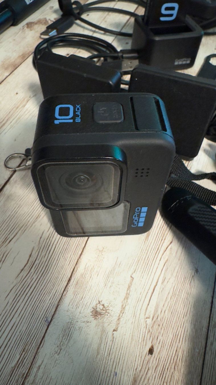 Gopro Action Cam: Gopro 10 mit allen zubehör – Usato da Zürich venduto da Carambina78