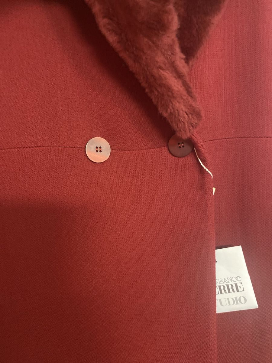 Gianfranco Ferre Cappotti: Ferre Studio vintage wool coat size 40 and 42 – Nuovo e nell'imballaggio originale da Eggersriet venduto da VintageCouture86 1