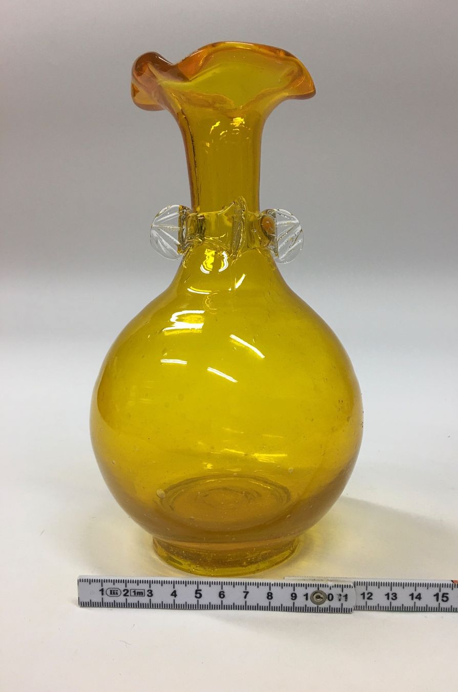 Vasen & Gefässe: Vintage Glasvase, bernsteinfarben, Handarbeit – Gebraucht aus Olten von ELHANDEL 8