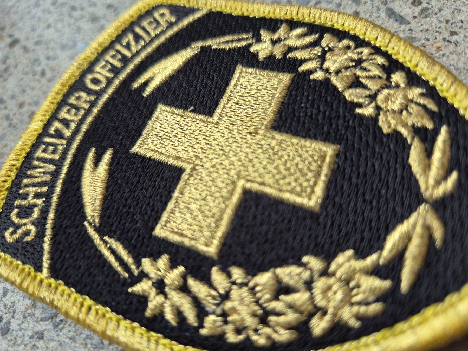 Schweizer Armee Placchette & Badge: Spez Badge Schweizer Offizier mit klett *** – Nuovo e nell'imballaggio originale da Riedholz venduto da fr_sIruP 1