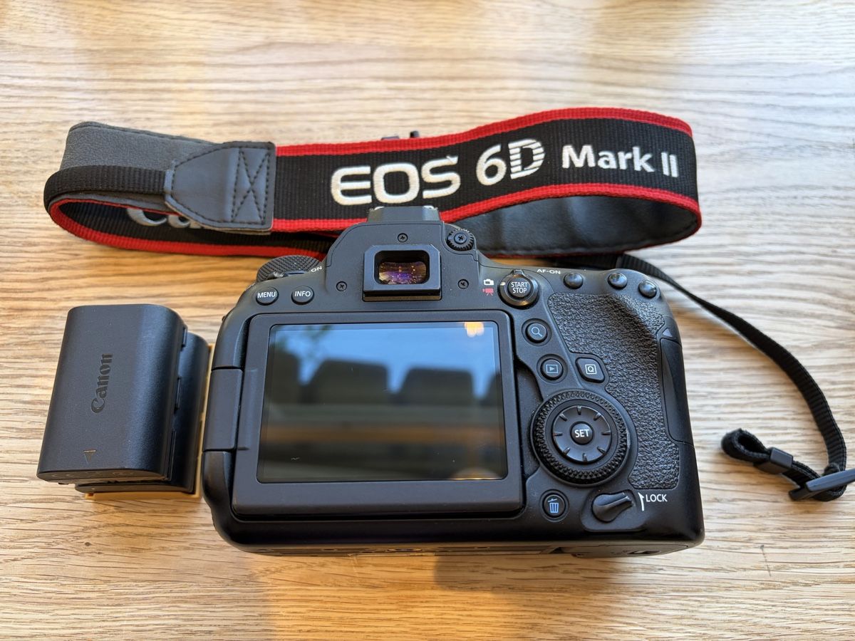 Canon Appareil photo: Spiegelreflex Canon EOS 6D Mark II – D'occasion à Bern par chiiba 4