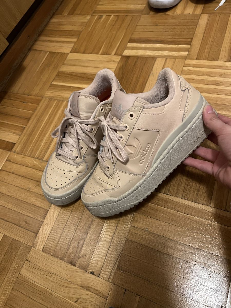 Adidas Damenschuhe: Adidas Sneaker – Gebraucht aus Dietikon von vnsmrc