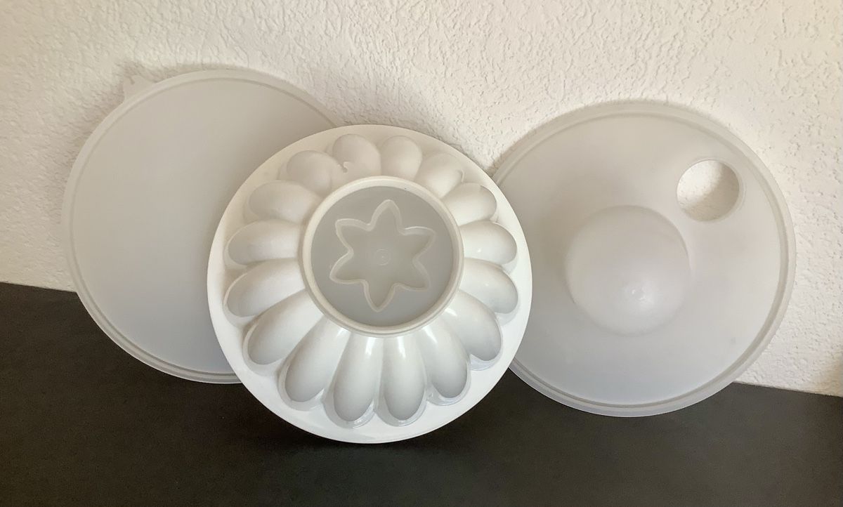 Tupperware Behälter & Ähnliches: Tupperware Gelee Form mit Deckel Kunststoff Weiss gebraucht – Gebraucht aus Züberwangen von benjause