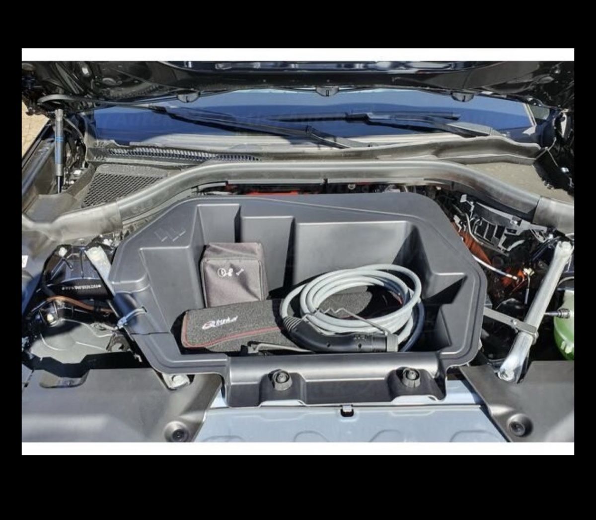 BMW Toutes les pièces auto: Frunk zu BMW iX3 Modell 2022-2025 – D'occasion à Münchwilen TG par crazyfrog10 1
