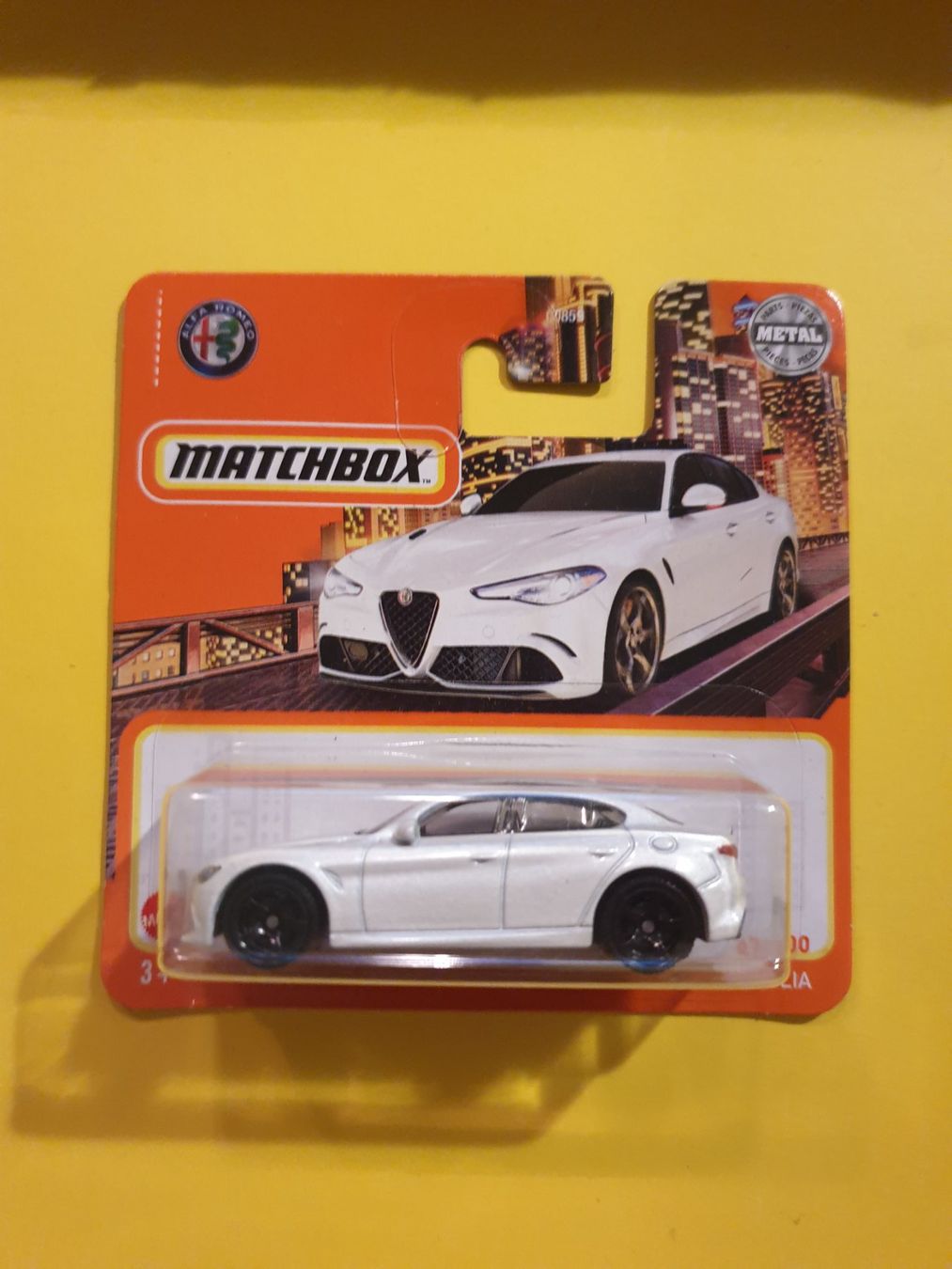 Matchbox Voitures modèles: Matchbox 2016 ALFA ROMEO GIULIA – Neuf avec emballage d'origine à Oftringen par Rotor