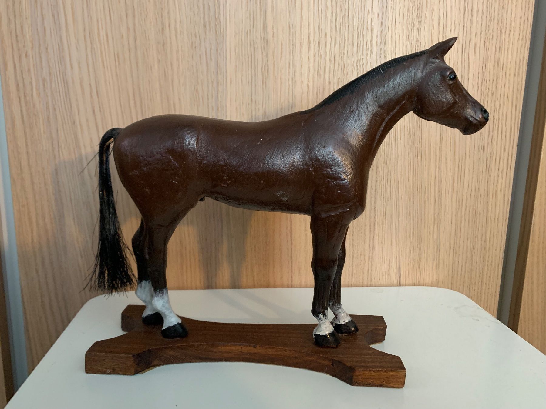 Statuette: Handgeschnitzes Holzpferd, ev. Brienzer Schnitzerei – Usato da Kloten venduto da petrol5555