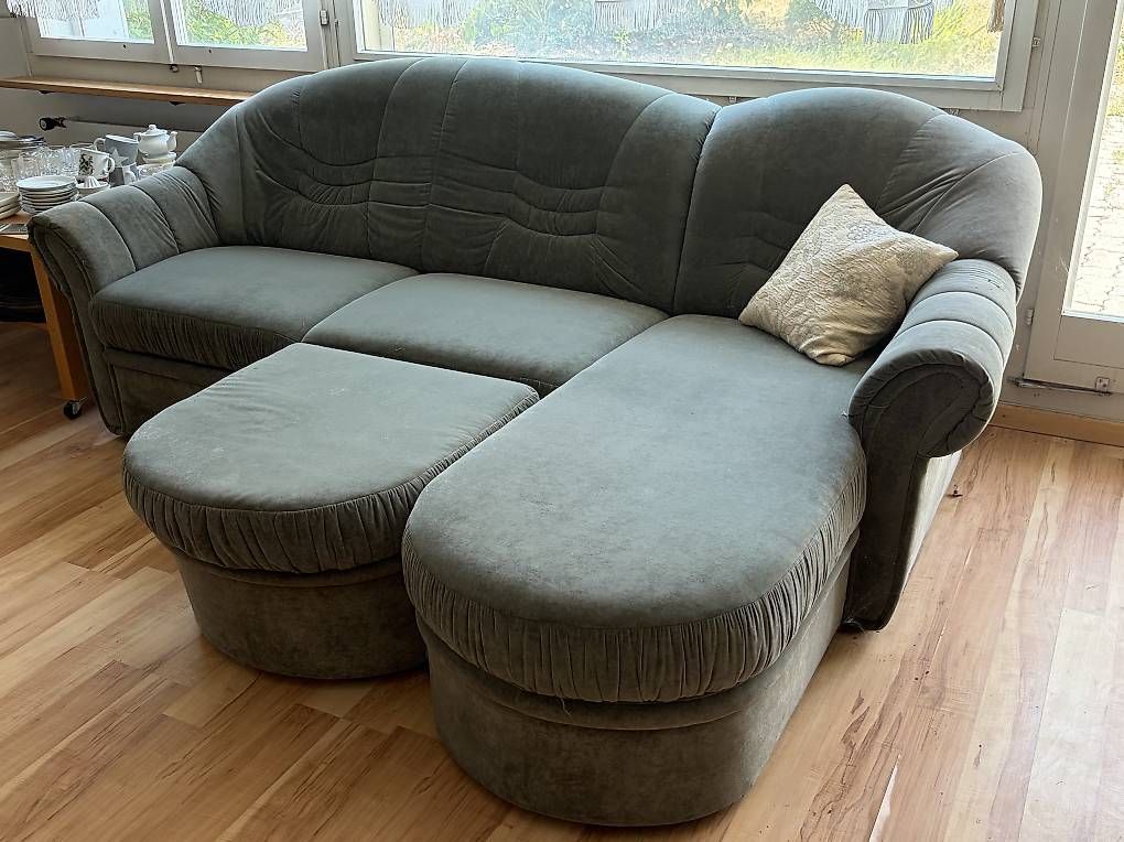 Sofas: Sofa mit Hocker – D'occasion à Heimberg par Blackwitch