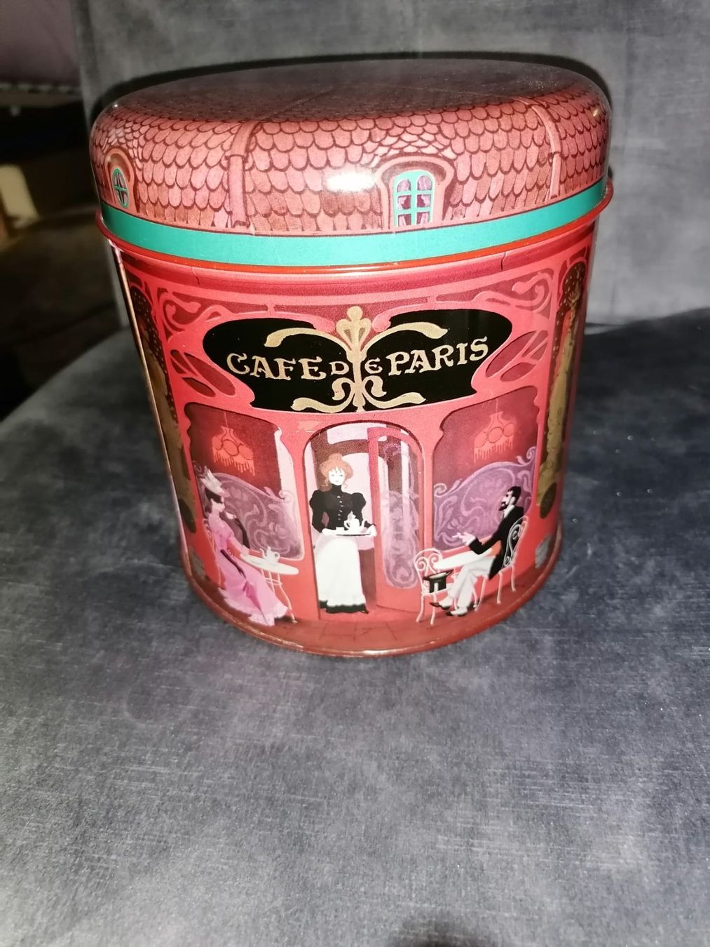 Tutte le decorazioni: Biskuitsdose Paris / boîte à bisquits Paris – Nuovo (secondo la descrizione) da Corcelles-près-Payerne venduto da RxOne_Krs