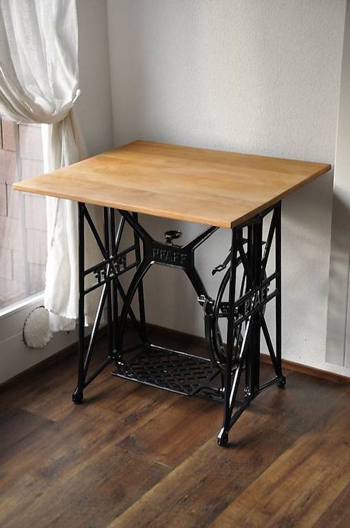 Bistrotisch, Nähmaschiene 1