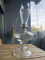 grosse Petrol Lampe mit Glassfuss