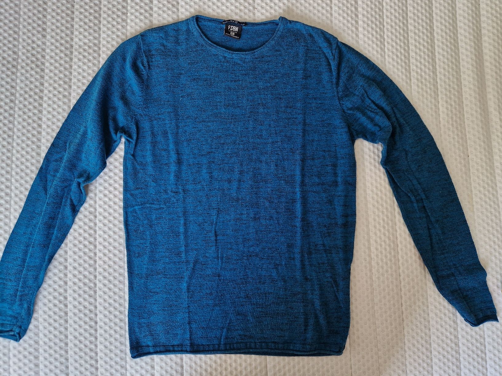 Pullover & Sweatshirts: Pullover – Gebraucht aus Lausanne von mgo_yx25