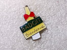 Ansteckpin 52: Badoit