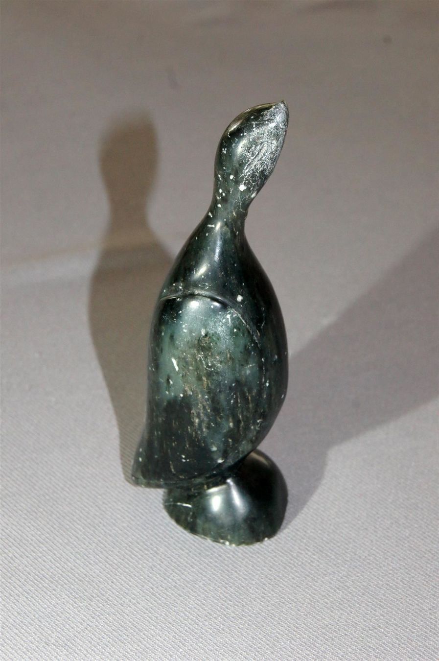Sculture & Statue: Inuit-Kunst: Stehender Vogel (Nr.6) – Usato da Geroldswil venduto da ARTEFACTO