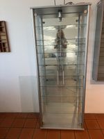 Vitrinen-Schrank Glas Metall beleuchtet 6 Fächer gut erhalte