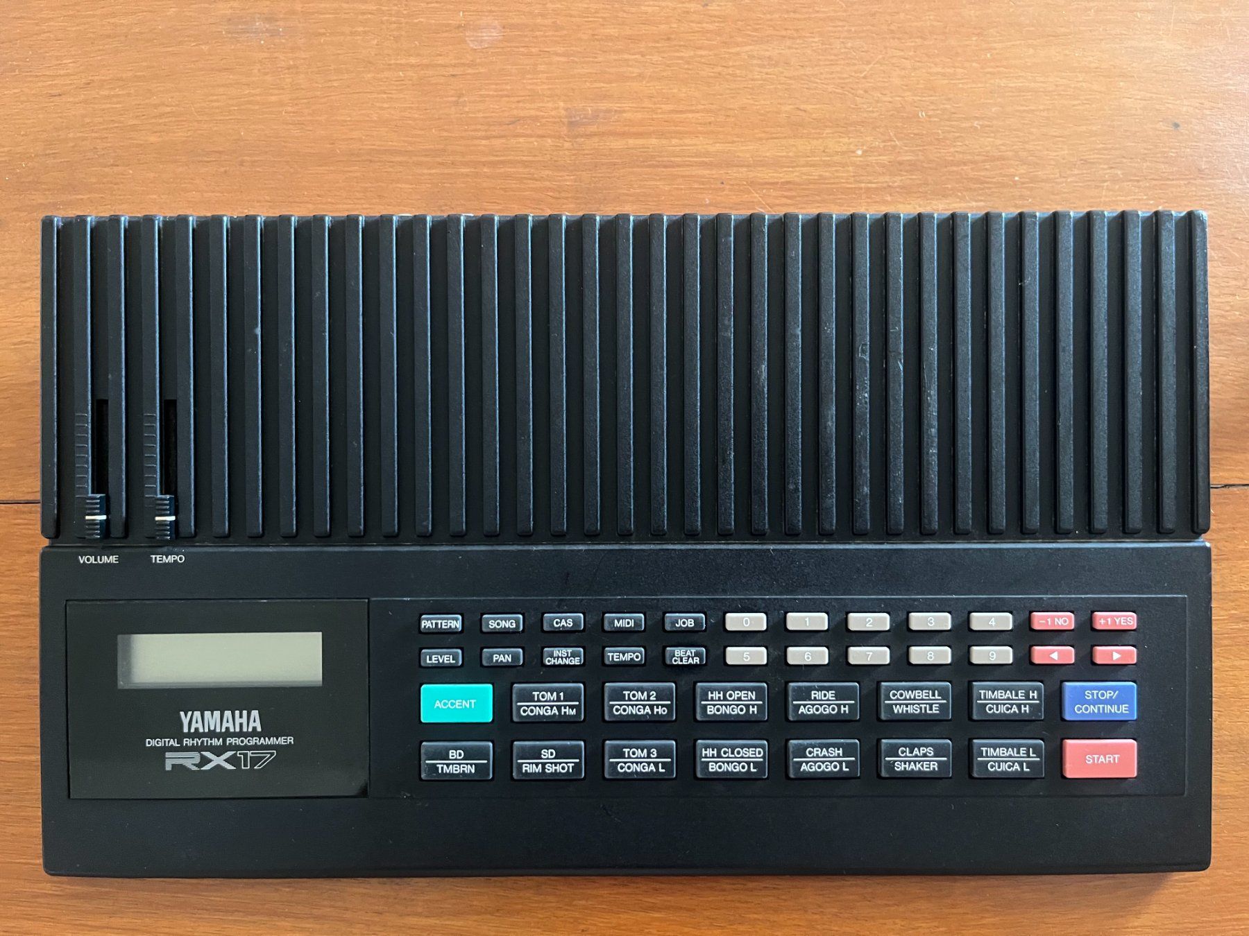 Musikinstrumente: Yamaha RX17 de 1987 – Gebraucht aus lausanne von Pierreougy