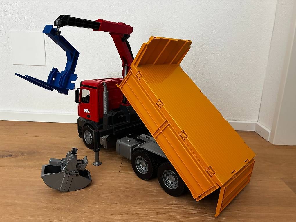 Spielzeuge: BRUDER MB Arocs LKW  – Gebraucht aus Bazenheid von Micele84 3