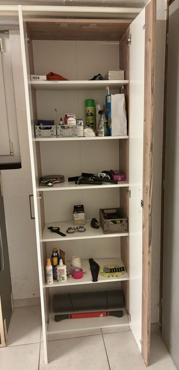Armadi: Hoher, schmaler Schrank / weiss / Holzoptik – Usato da Flurlingen venduto da dschdsch 3