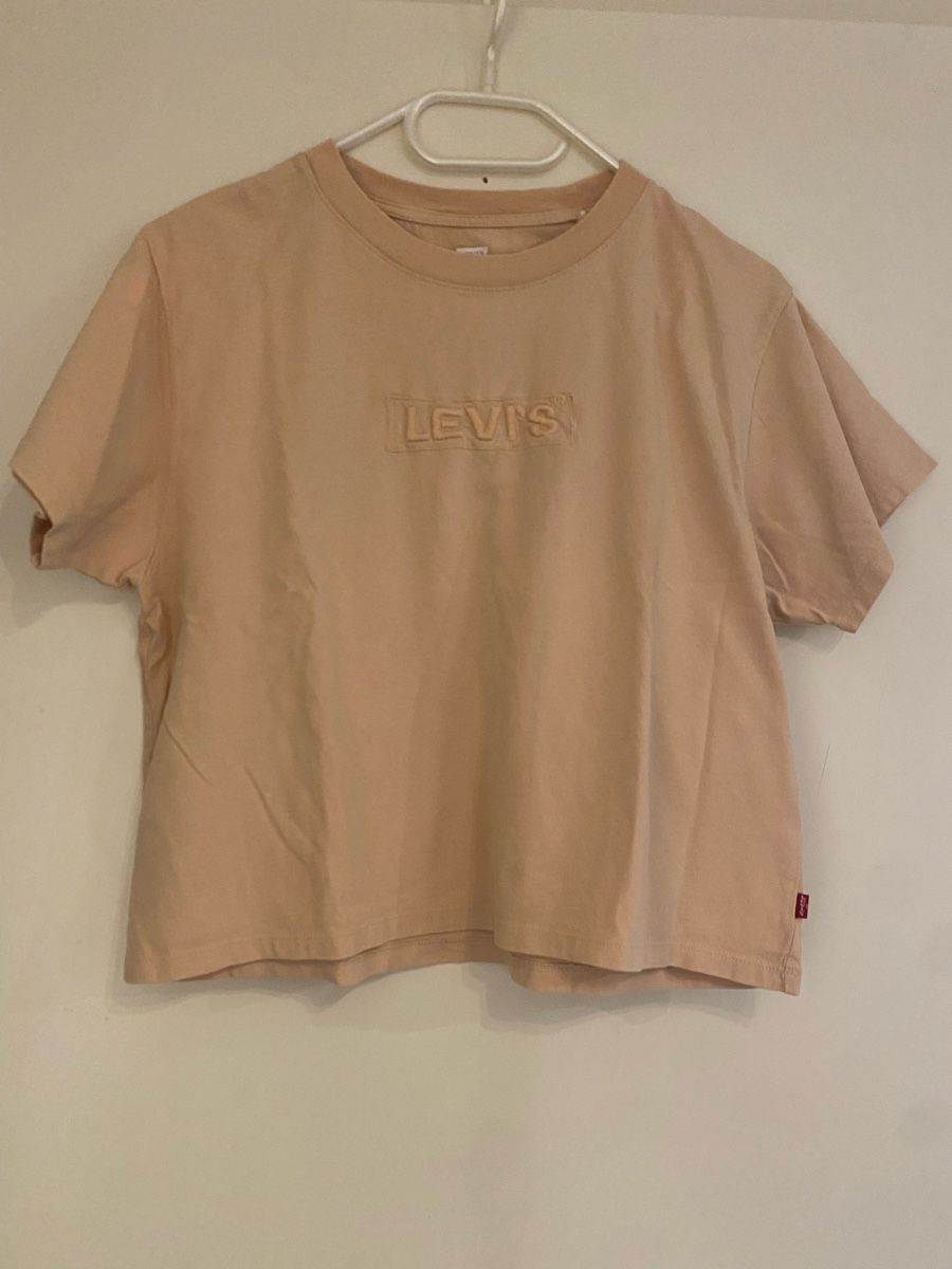 Levi's T-shirt: Levi's T-Shirt, Lachsfarbig, Grösse S – Usato da Hünenberg See venduto da lar_9zjk
