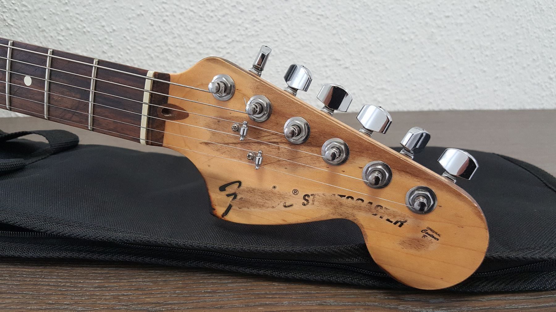 Fender Strumenti musicali: fender USA 2010 e-gitare Unikat frisch ab service – Usato da Glattbrugg venduto da Swissmusik 1