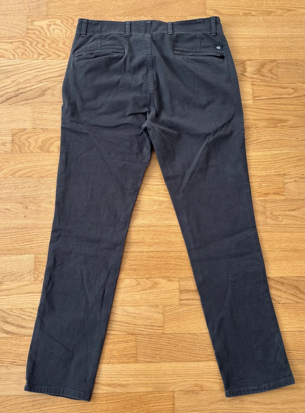 Pantaloni: DOCKERS Chino Anthracite 33/32 – Usato da Cham venduto da Merdek123 1