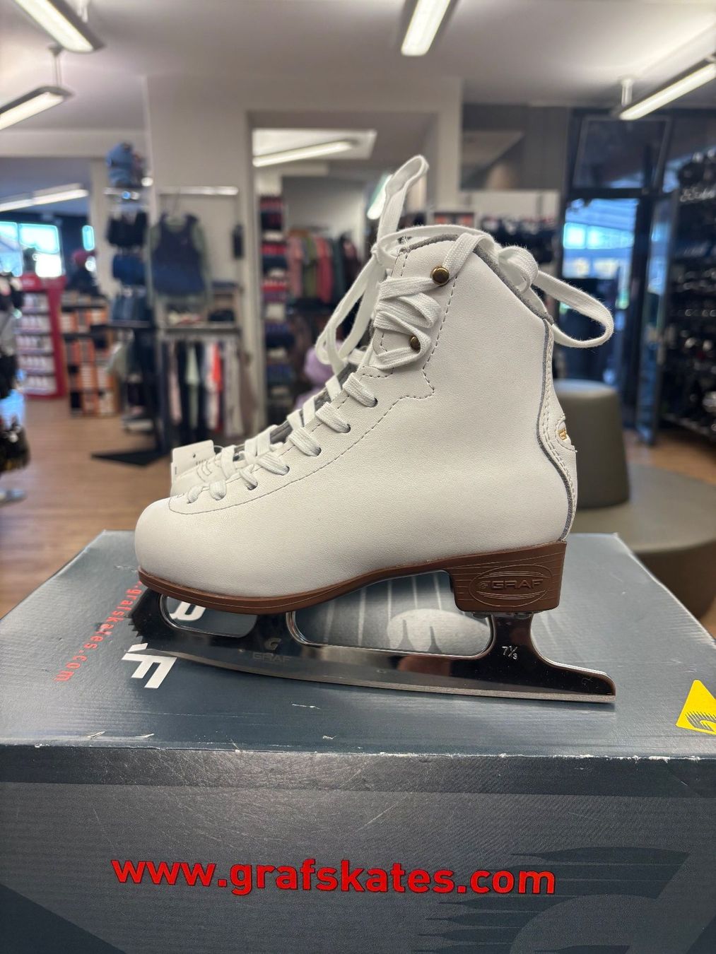 Graf Pattini da ghiaccio: Graf Arosa Gold Grösse EU 29 – Nuovo e nell'imballaggio originale da Boswil venduto da stoecklisport 3