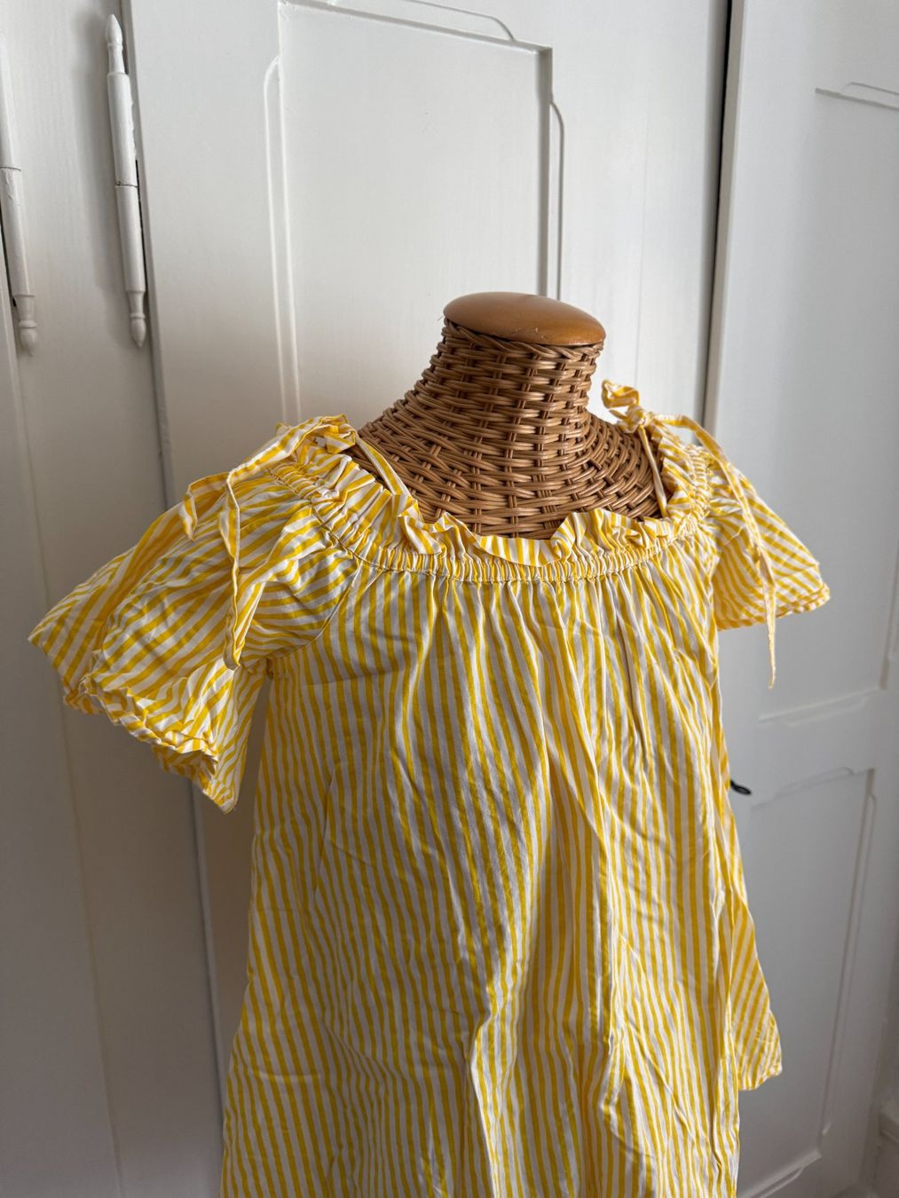 Robes: RIVER ISLAND - Tunikakleidchen gelb-weiss S – D'occasion à Zürich par Diazaio 1