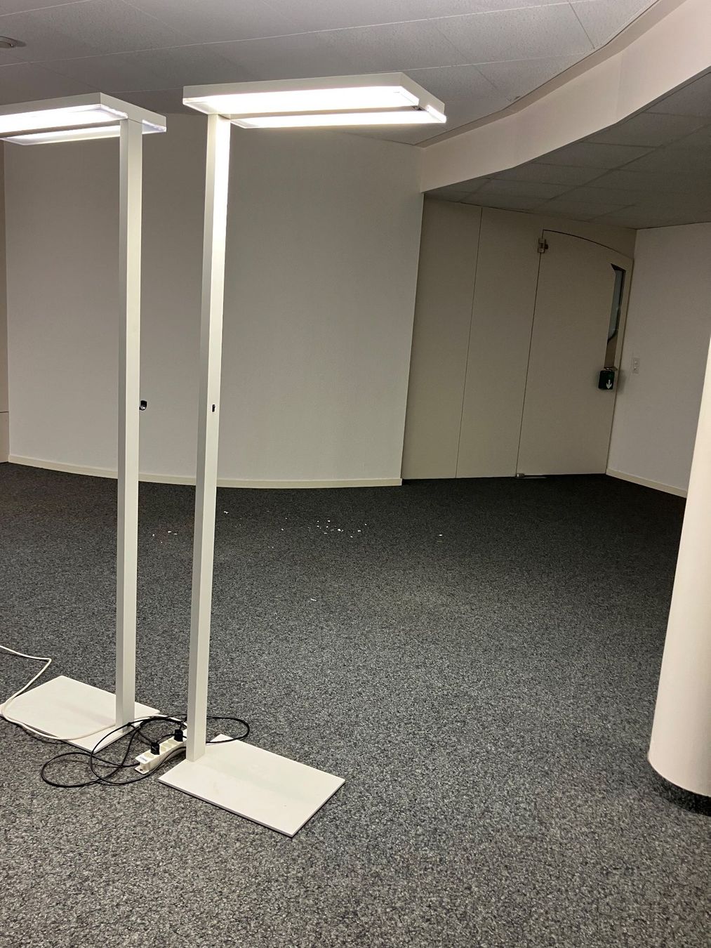 Lampade: Büro Stehlampe – Usato da Basel venduto da Claudanius