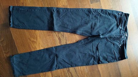 Schwarze Jeanshose Gr. 42